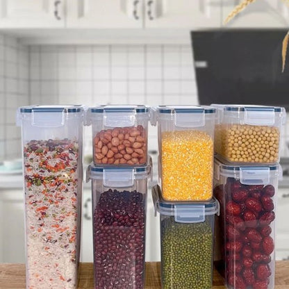 Boite alimentaire avec aliment bien range sur table