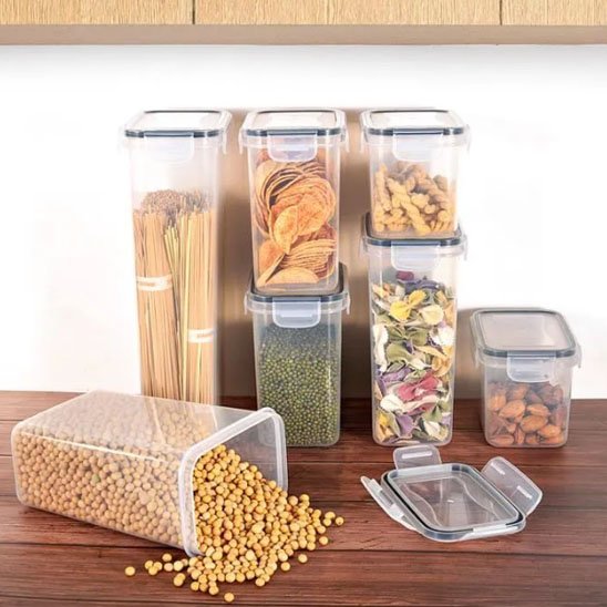 Boite alimentaire disposée sur table
