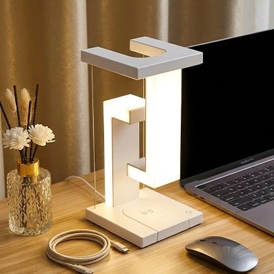 Lampe de bureau sur bureau