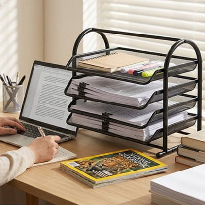 Organisateur de bureau avec ordinateur portable sur bureau