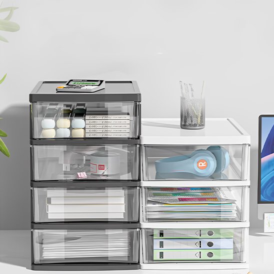 Organisateur de bureau blanc et noir