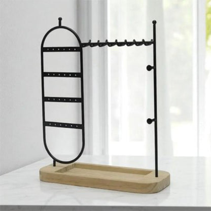 Porte bijoux noir posé sur table