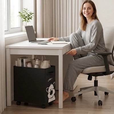 Rangement bureau noir sous bureau avec femme assise