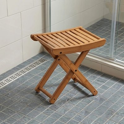 Tabouret de douche dans salle de bain