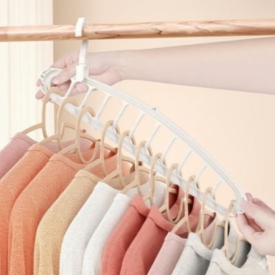 Vêtements bien organiser sur Cintre